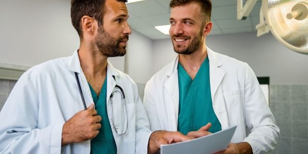 medical-staff-having-discussion-in-hospital-healt-2023-11-27-04-49-16-utc.jpg